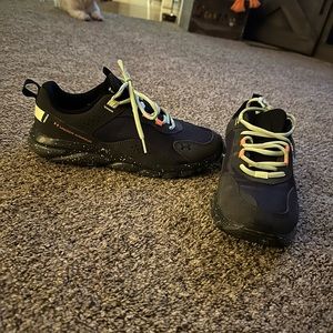 Men’s size 10. Running shoes